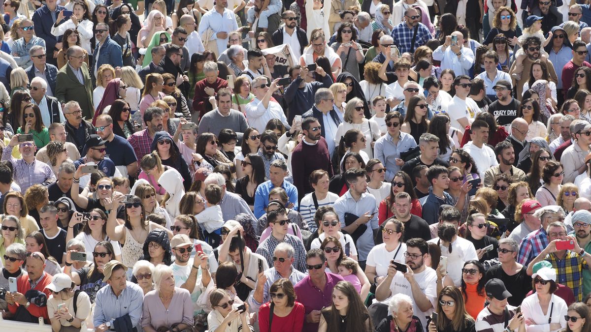 FERROL, A CORUÑA, GALICIA, SPAIN - APRIL 07: A crowd of people during the procession of the Holy Meeting, on April 7, 2023, in Ferrol, A Coruña, Galicia, Spain.  The Procession of the Holy Meeting is one of the highlights of the Holy Week of Ferrol, in which the bearers dance together the steps of the Veronica, the Nazarene, St. John and the Virgin of Sorrows. Ferrol's Holy Week has been declared of International Tourist Interest since 2014. (Photo By Raul Lomba/Europa Press via Getty Images)