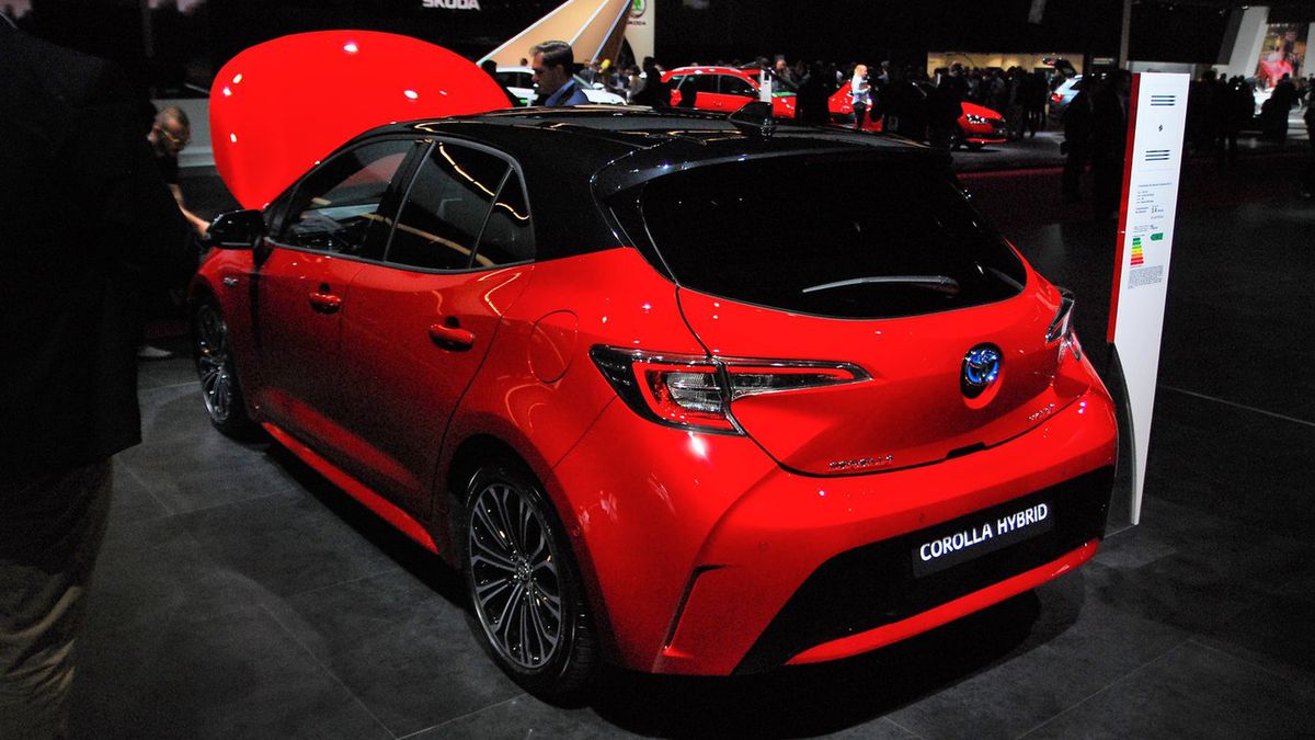 Nowa Toyota Corolla wyróżniała się na stoisku firmy na targach w Paryżu