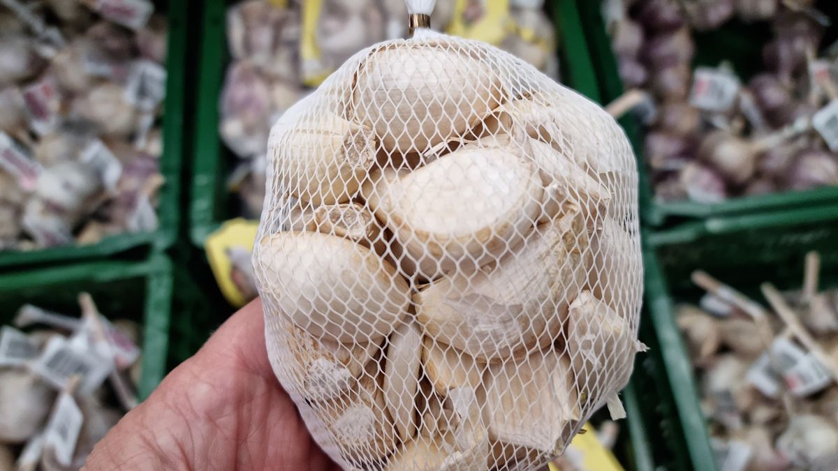 Taki czosnek jest pełen pestycydów