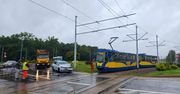 Toruń: Zderzenie tramwaju z samochodem. Były utrudnienia w ruchu i kursowaniu komunikacji miejskiej