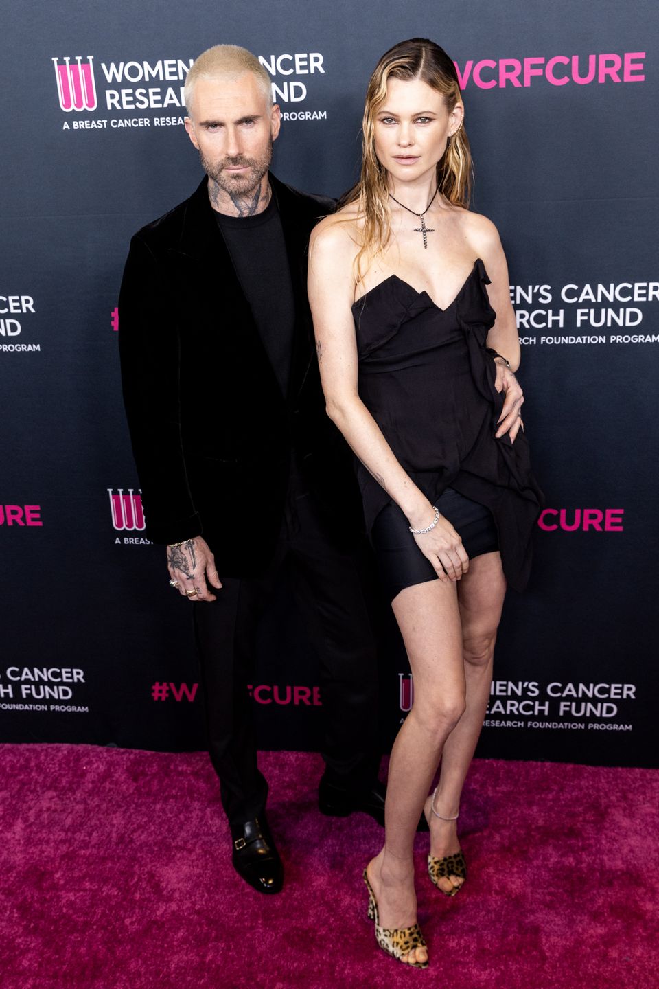 Behati Prinsloo i Adam Levine