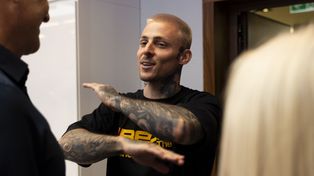 "Tromba" startuje w Ironmanie 70.3 w Krakowie. Influencer Mateusz Trąbka opowiada o swojej triathlonowej pasji. "Chodzi o zdrowie, o fun"
