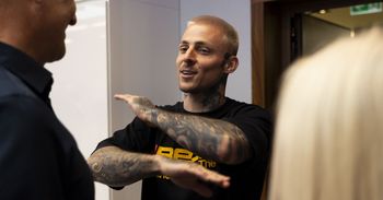 "Tromba" startuje w Ironmanie 70.3 w Krakowie. Influencer Mateusz Trąbka opowiada o swojej triathlonowej pasji. "Chodzi o zdrowie, o fun"