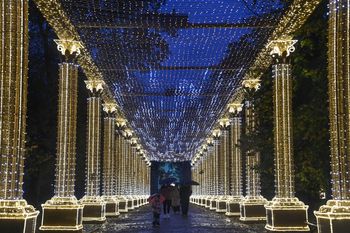 Warszawa: Chopin, światło, deszcz. Otwarto Królewski Ogród Światła