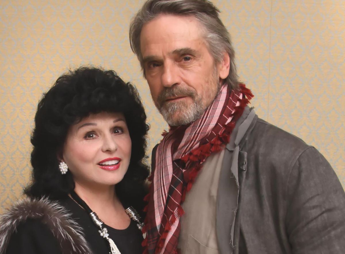 Yola Czaderska-Hayek i Jeremy Irons, 2023