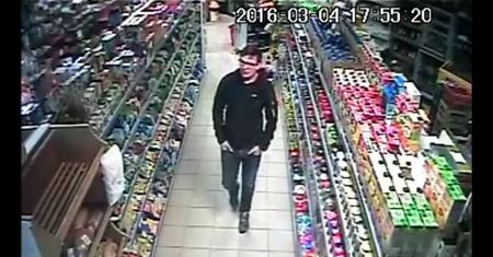 Ukradli ze sklepu 1,5 tys. zł. Kto rozpoznaje tego mężczyznę?