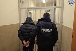 Miał podpalić kołdrę, pod którą spała jego żona. Został zatrzymany