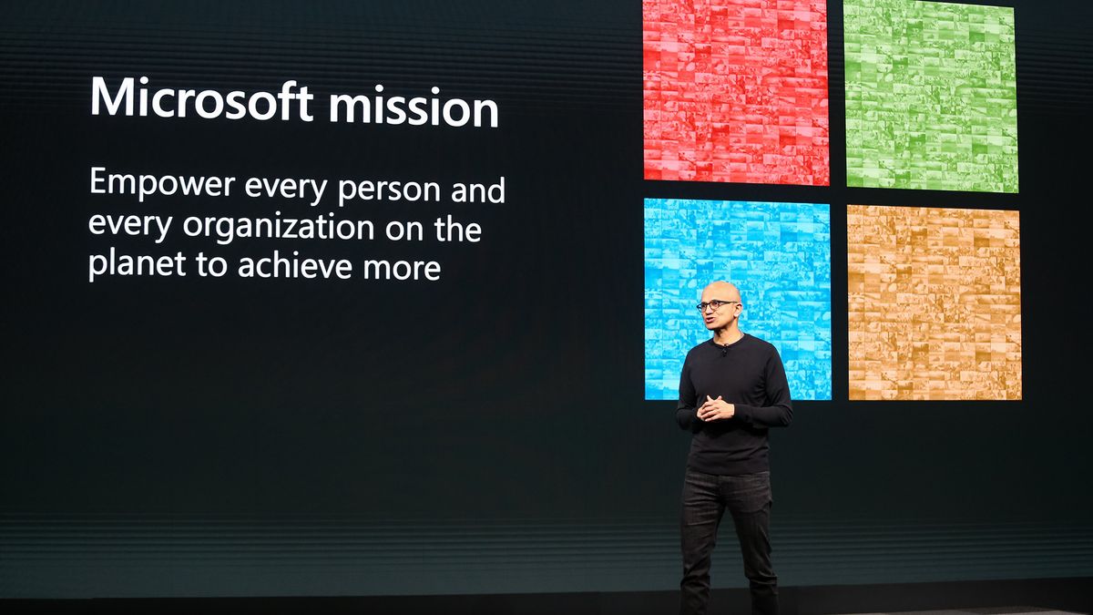Satya Nadella podczas jednej z prezentacji, źródło: Microsoft