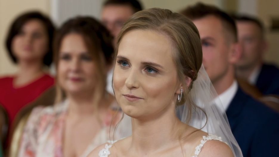 Agnieszka tuż przed złożeniem przysięgi małżeńskiej w obecności kamer TVN