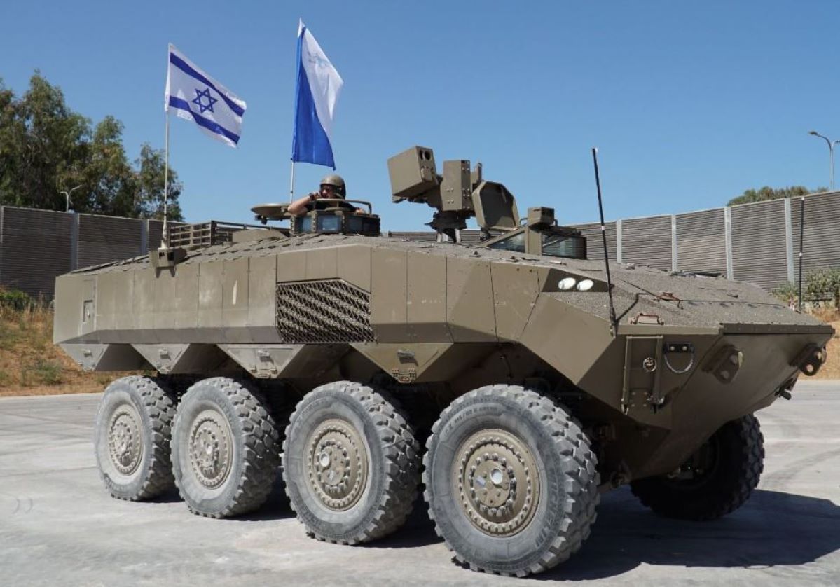 Izrael stawia na ciężkie transportery kołowe 