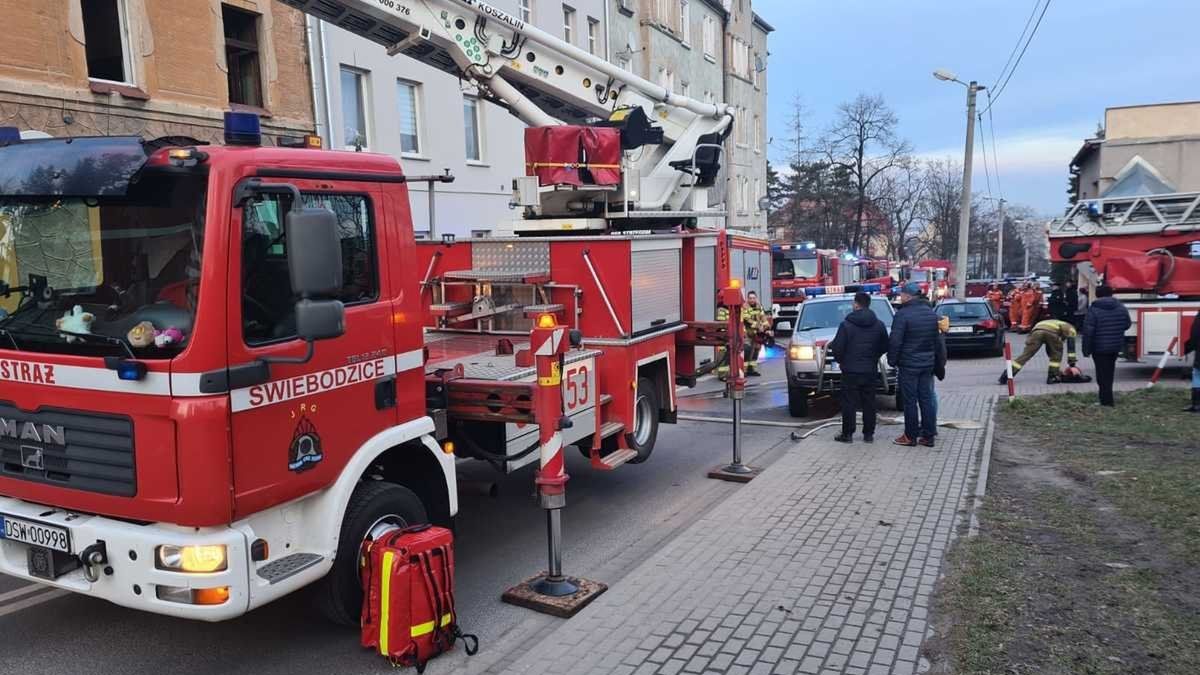 Pożar wybuchł w jednym z budynków wielorodzinnych w Strzegomiu (Policja.pl)