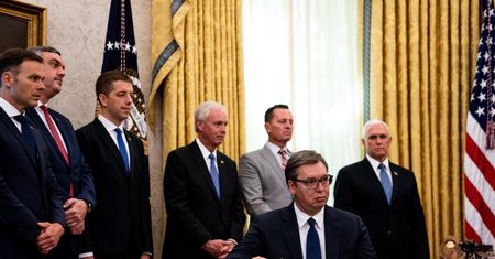 USA. Przywódcy Serbii i Kosowa podpisali porozumienie. Pewien gest wzbudził falę komentarzy