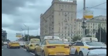 Popłoch w centrum Moskwy. Akcja Anonymous