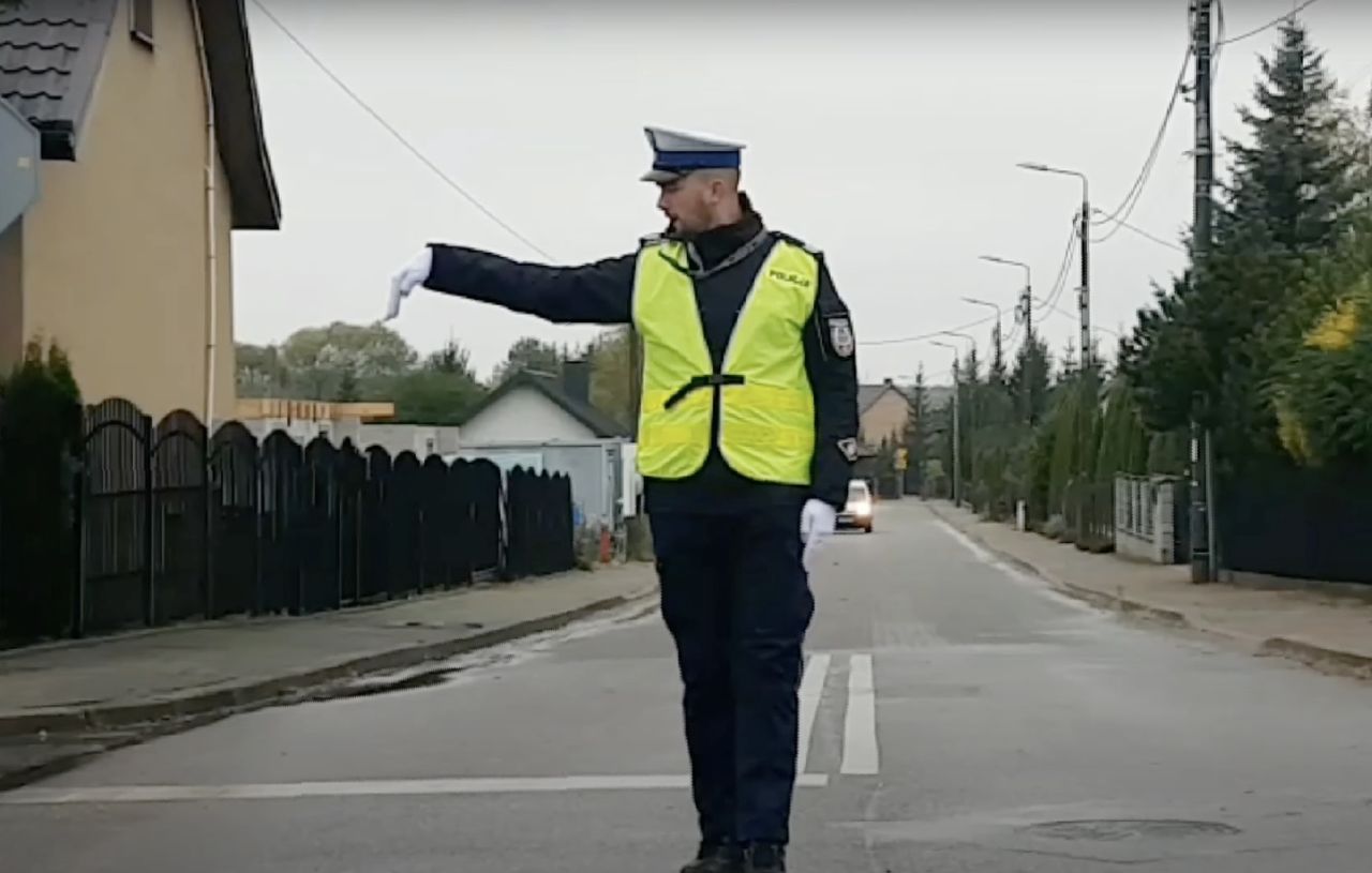 Policjant kierujący ruchem