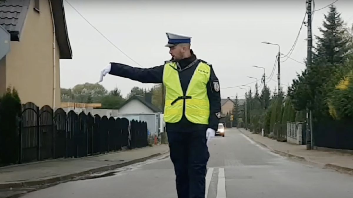 Policjant kierujący ruchem