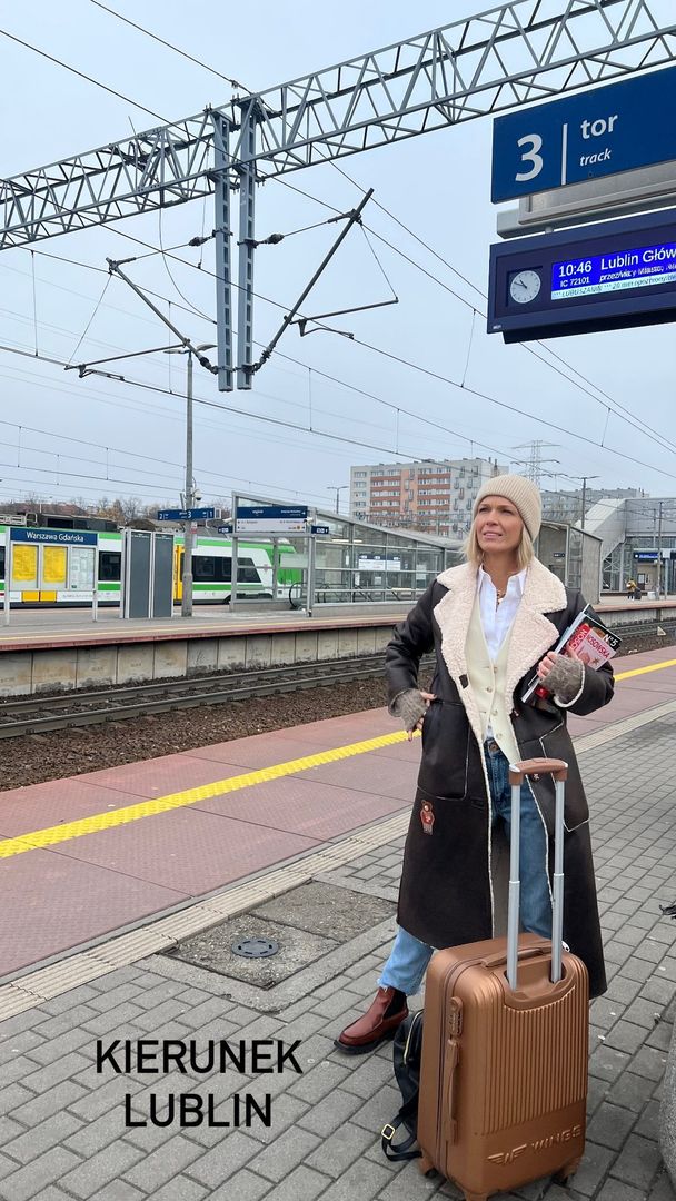 Magda Mołek w kożuchu z naszywką