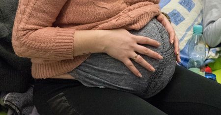 Lekarz odradza ciężarnym. "Kończy się na oddziale patologii"