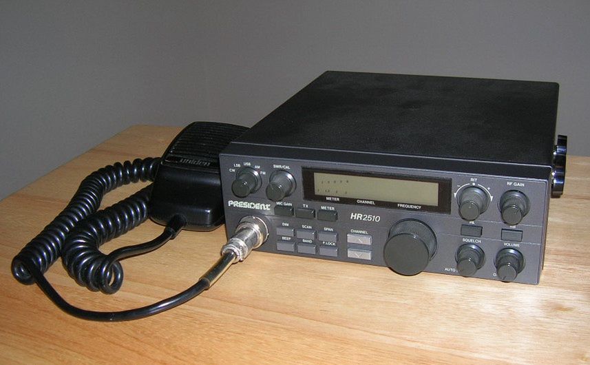 Włamał się do auta. Ukradł CB radio.