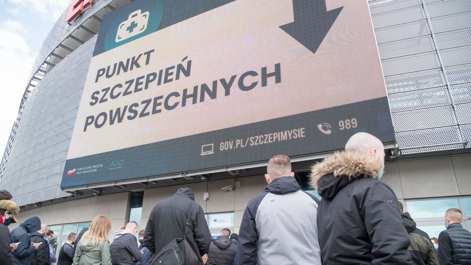 Szczepienia na COVID-19. Większość uprawnionych Polaków nie skorzystała z rejestracji