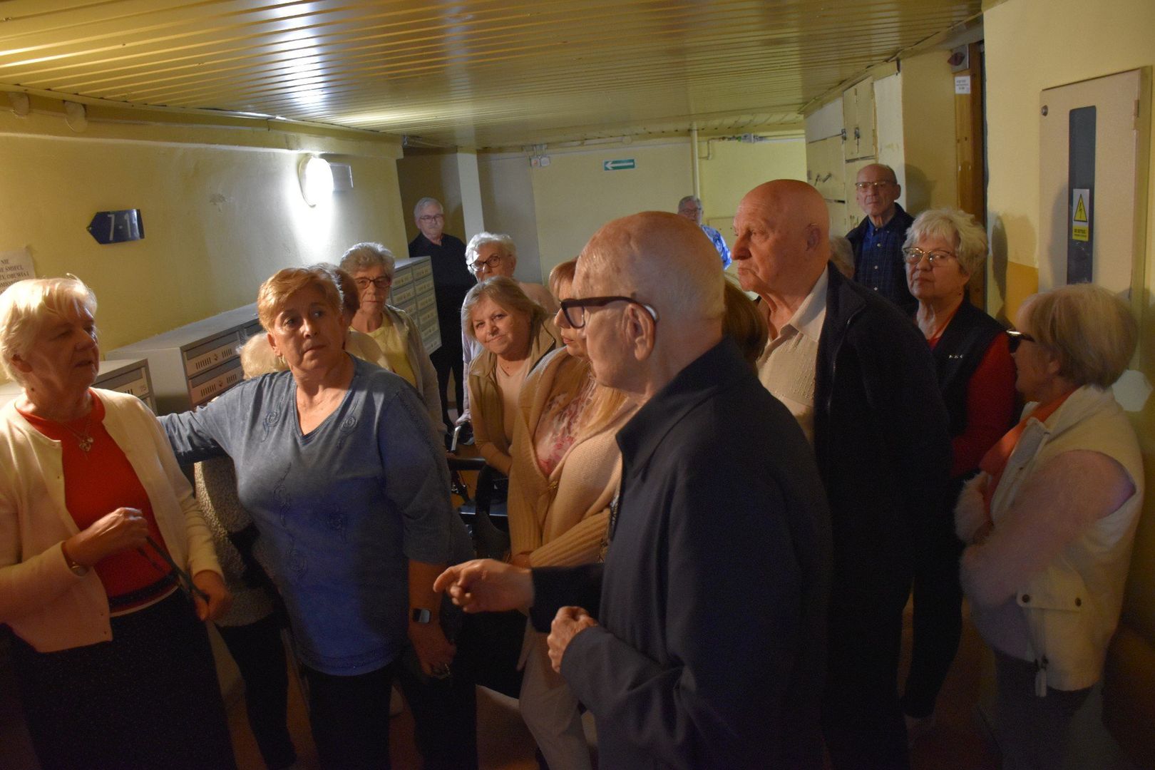 Seniorzy z Domu Kombatanta mają poważne problemy z windą. Czekają na jej remont od lat!