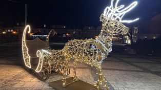 Sandomierz: Kolorowe iluminacje i szopka na Rynku Starego Miasta