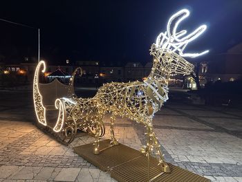 Sandomierz: Kolorowe iluminacje i szopka na Rynku Starego Miasta
