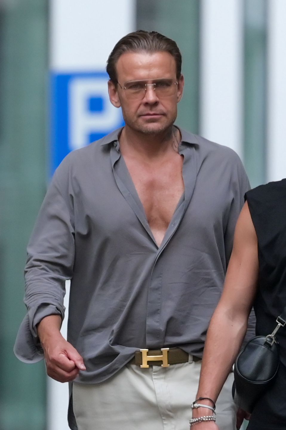 Dawid Woliński wcina jagodziankę na mieście