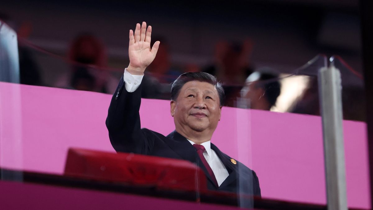 HANGZHOU, CHINA - SEPTEMBER 23: Chinese President Xi Jinping waves to the crowd during the opening ceremony of the 19th Asian Games at Hangzhou Sports Park Stadium on September 23, 2023 in Hangzhou, China. (Photo by Shi Tang/Getty Images)