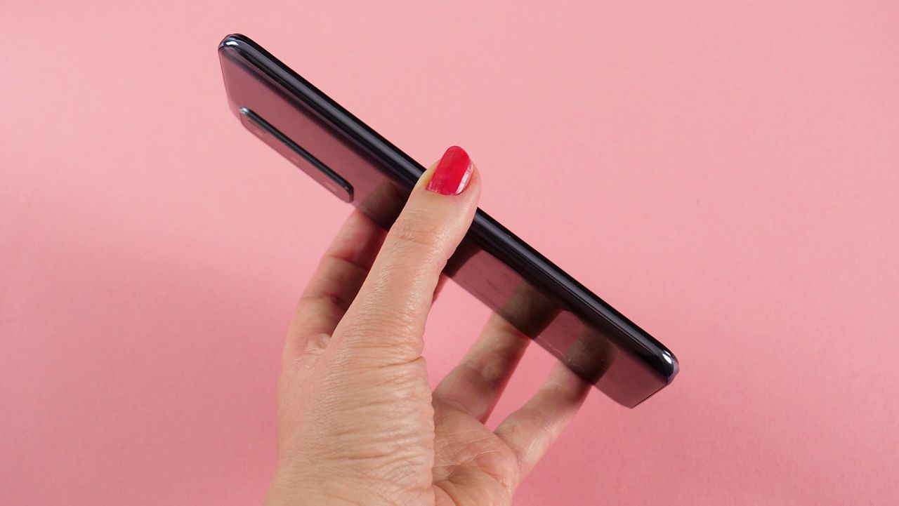 vivo Y70 – lekki i kobiecy smartfon. Nie tylko dla miłośniczek selfie