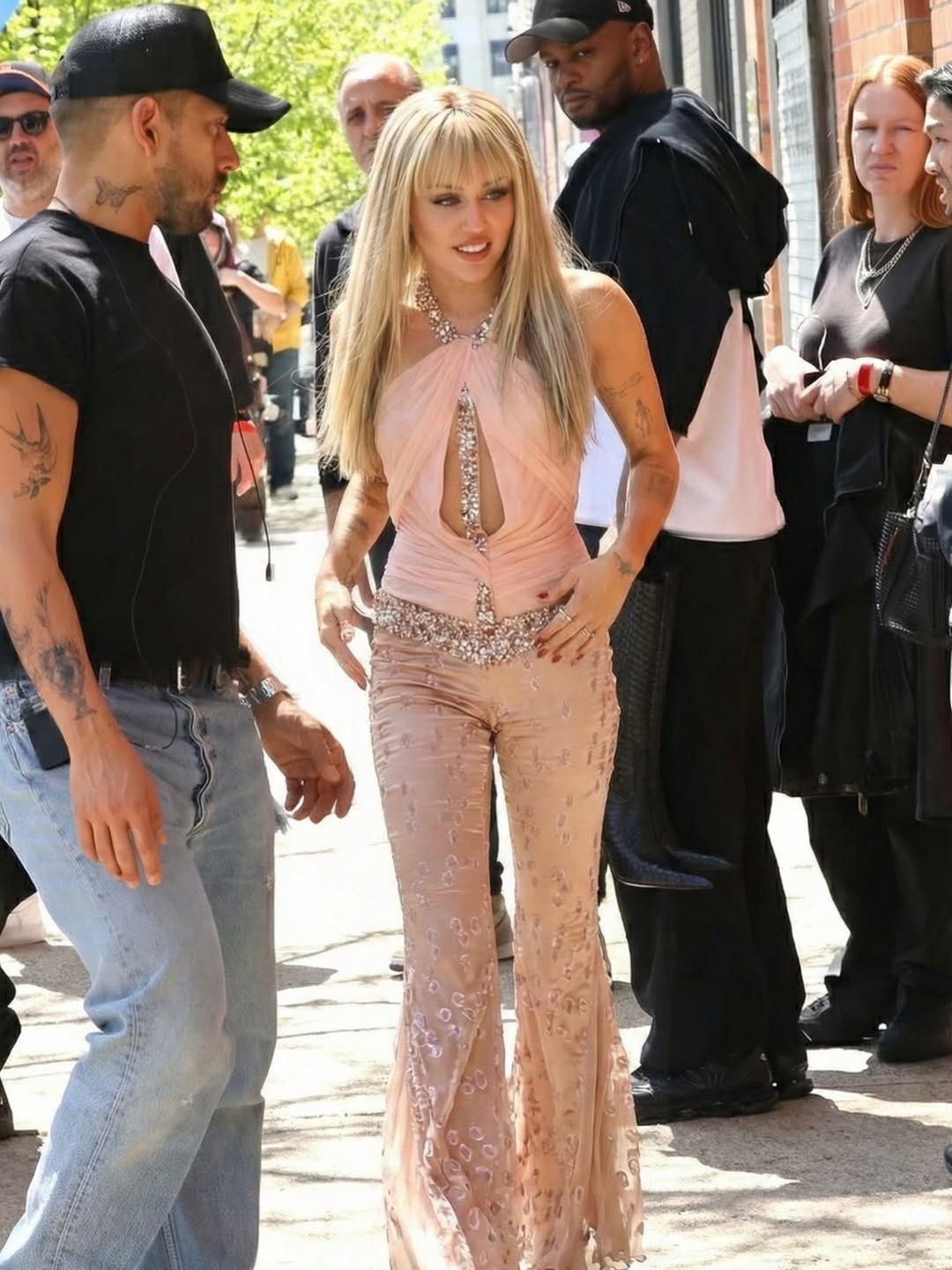 Miley  Cyrus jako Hannah Montana, luty 2026