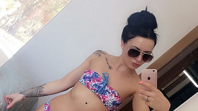 Dziewczyna zauważyła powiększenie się znamienia dzięki selfie