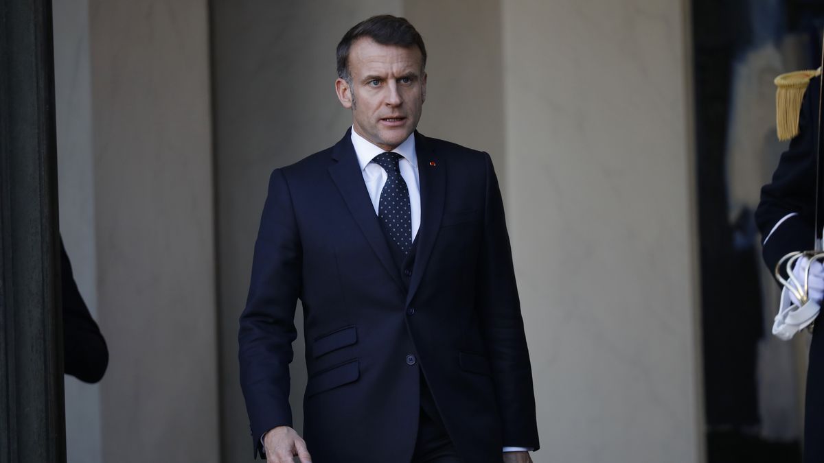 PARIS, FRANCE - JANUARY 06: French President Emmanuel Macron greets leaders at the Elysee Palace on January 06, 2026 in Paris, France. Leaders from around 30 countries are gathering in Paris to discuss military support for Ukraine, amid ongoing negotiations on a US-brokered peace plan to end Russia's war in Ukraine.(Photo by Antoine Gyori - Corbis/Corbis via Getty Images)