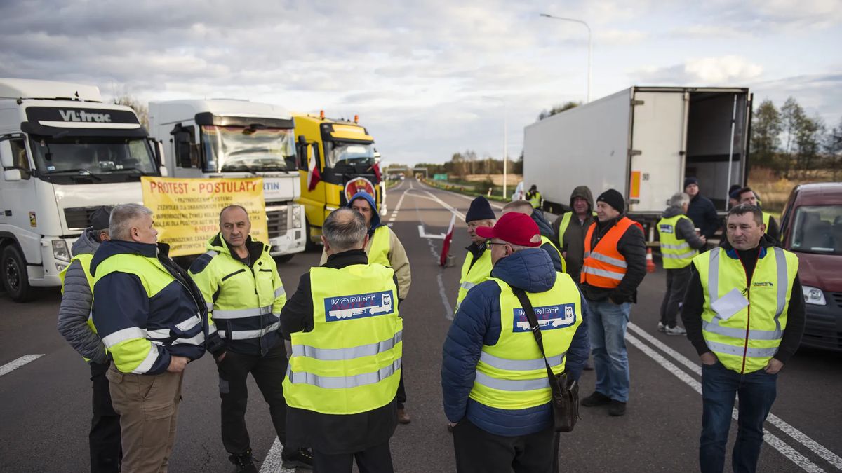 Trwa protest na granicy z Ukrainą. Ministerstwo rolnictwa odniosło się do żądań rolników i przewoźników