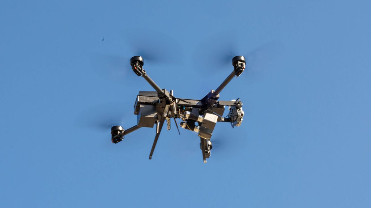 Multinational military exercise Quadriga 2025
The security and protection of strategic sea transport of military forces to Lithuania using civilian and military defense-critical infrastructure, including the necessary security, is the focus of the multinational military exercise Quadriga 2025. Bundeswehr special forces fend off the approach of unknown drones with a defense drone during an exercise scenario in the port. Rostock, September 4, 2025. 
Dostawca: PAP/DPA
Thomas Imo
ARMY, Bundeswehr, Marine, MILITARY, NAVY, weapon, weapons, weapon, weapons, XFTP, German Army Bundeswehr, XFTP, military