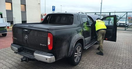 Mercedes poszukiwany w Niemczech zatrzymany przez lubelski oddział Straży Granicznej. Prawie wyjechał na Ukrainę