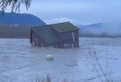 "Dom po prostu płynął rzeką". Trudna sytuacja w USA