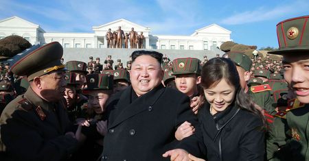 Kim Dzong Un owinął sobie Trumpa wokół palca? "Musi zaśmiewać się do łez"