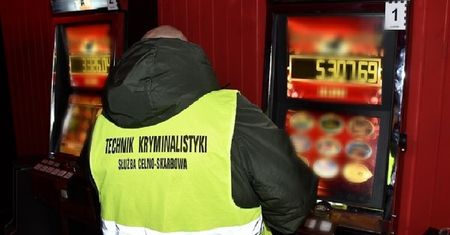 Nalot policyjny na podziemne kasyna. Aresztowano 9 osób (zdjęcia)