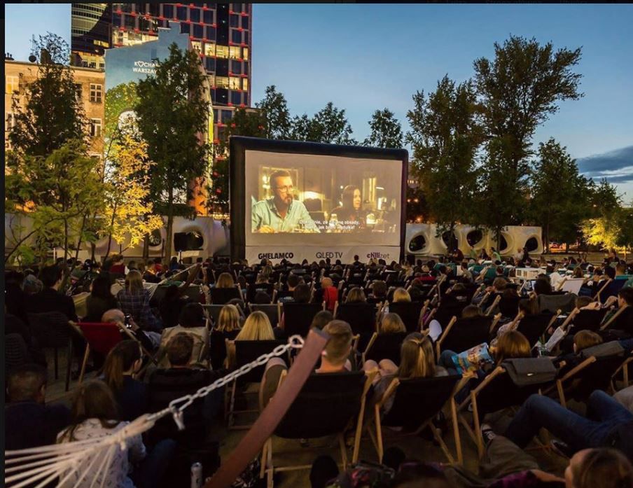 Warszawa. "Filmy, gwiazdy, zieleń i święty spokój", czyli powrót seansów pod chmurką