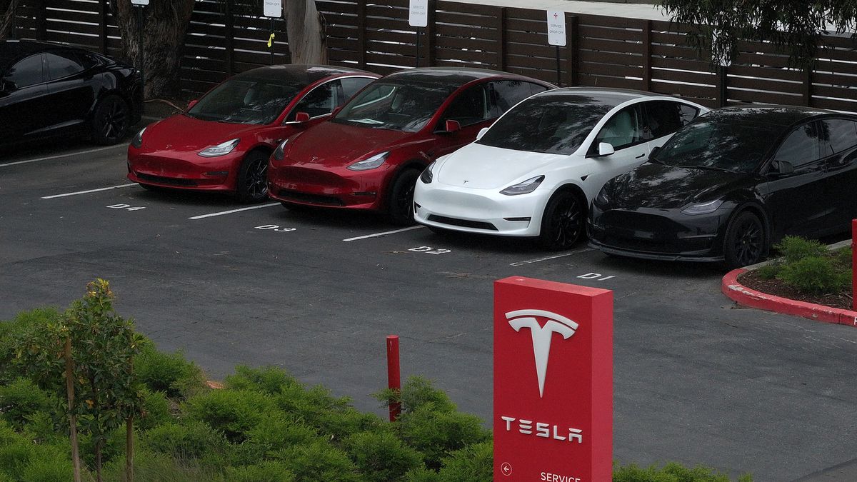 FREMONT, CALIFORNIA - APRIL 24: In an aerial view, Tesla car sits parked in a lot at a Tesla service facility on April 24, 2024 in Fremont, California. Electric car maker Tesla announced plans to lay off nearly 3,000 workers at facilities in the San Francisco Bay Area in June. The company plans to lay off 10 percent of its 140,000 thousand employees worldwide. (Photo by Justin Sullivan/Getty Images)