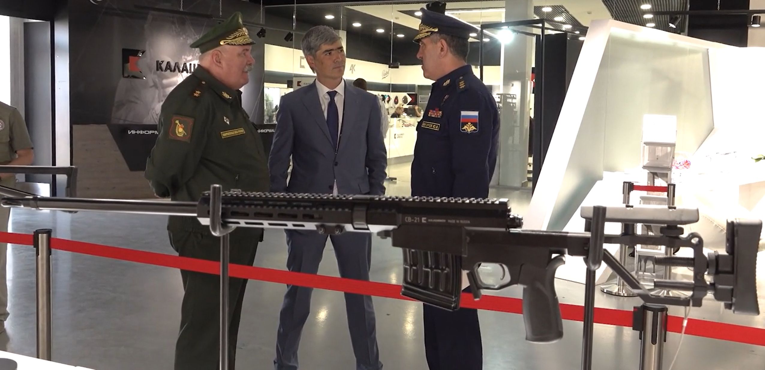 Karabin snajperski SW-21 zaprezentowany na targach Armija-2022.