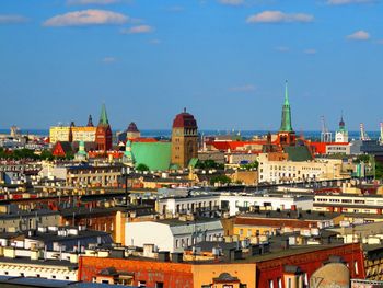 Szczecin: Rynek wtórny bez jednego scenariusza. Kawalerki częściej w dół, mieszkania rodzinne wciąż drogie