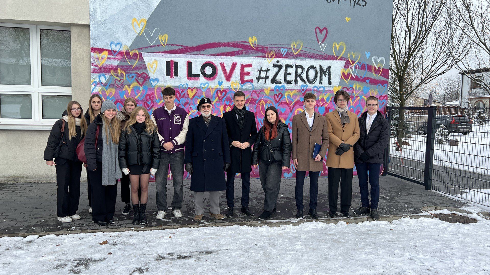 Nowy mural z wizerunkiem Stefana Żeromskiego pojawił się na szkolnych murach Uniwersyteckiego II LO w Dąbrowie Górniczej