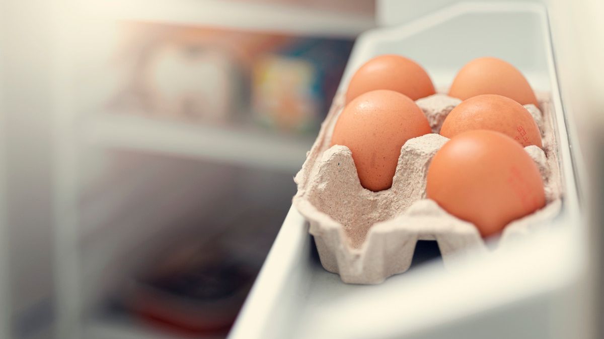 Przechowujesz jajka na drzwiach lodówki? To duży błąd 