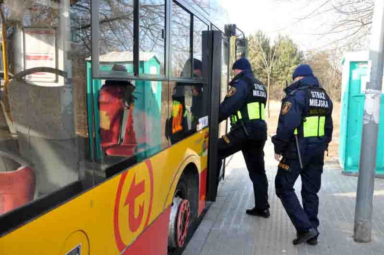 Warszawa. Siedmiolatek zgubił mamę. Sam chciał wrócić do domu autobusem