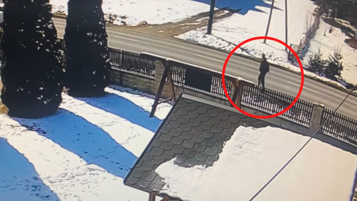 Mieszkańcy Witowa zaniepokojeni zachowaniem tego mężczyzny.