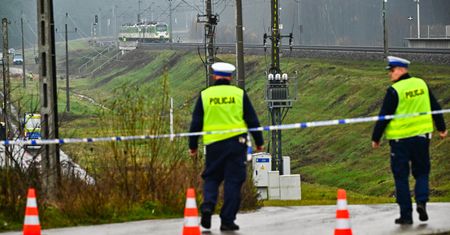 Państwa zadziałało po dywersji na kolei? Krytyczna ocena Polaków