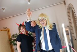 Poseł PiS w damskiej peruce. "Do 17 Kaziu, po 17 - Zosia"
