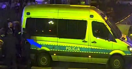 Włodzimierz Czarzasty pobił policjanta? Pokazali nagranie
