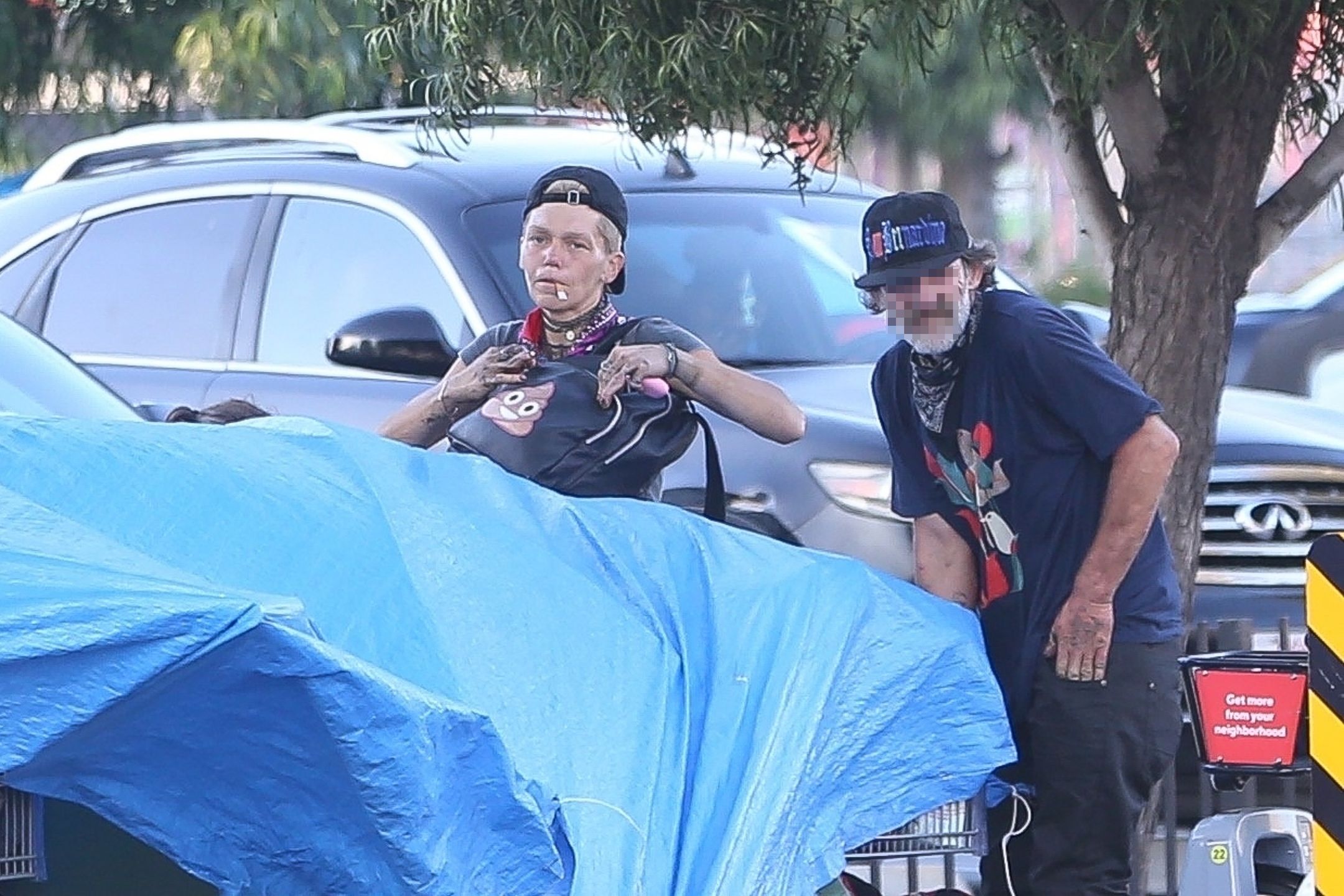 Loni Willison szwenda się po Los Angeles w towarzystwie kolegi